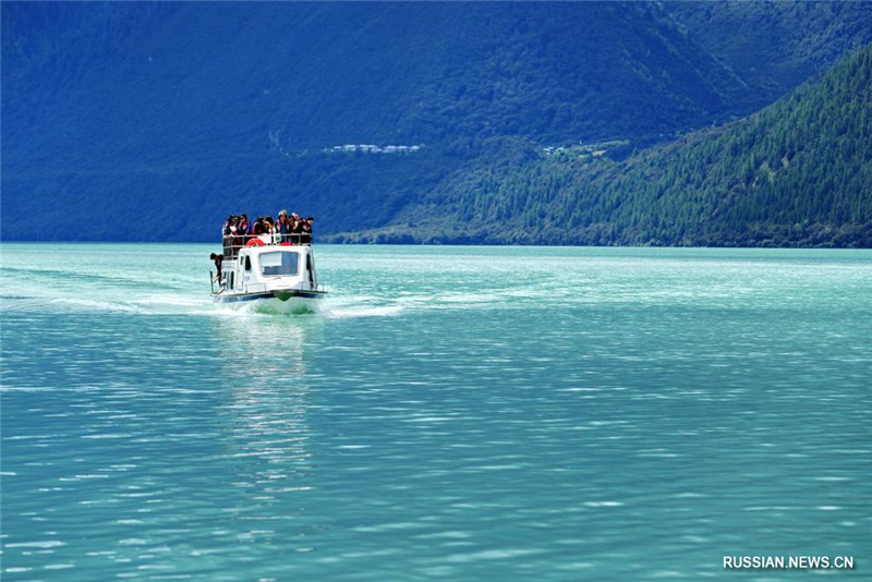 西藏巴松措湖旅游区夏日风光.jpg