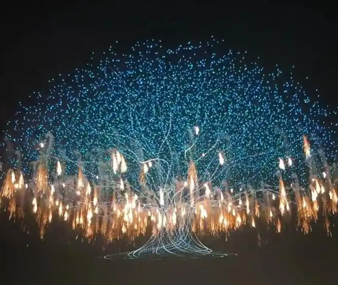 10.22 1.6万架无人机同时升空,天空之树洒下“黄金雨”,浏阳烟花秀创两项世界纪录1.png