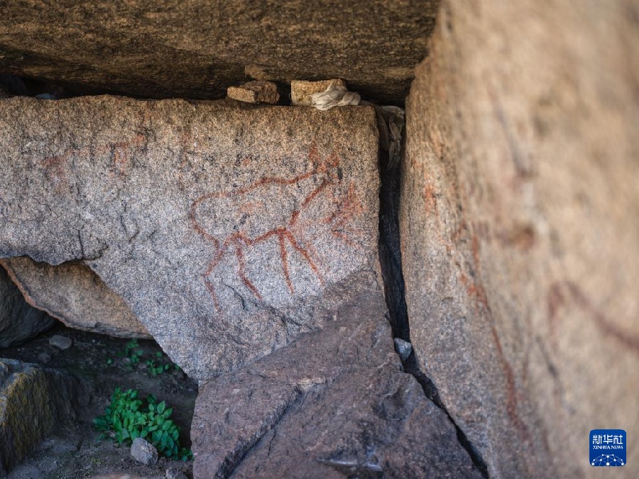 10.24走近甘孜岩画4.jpg