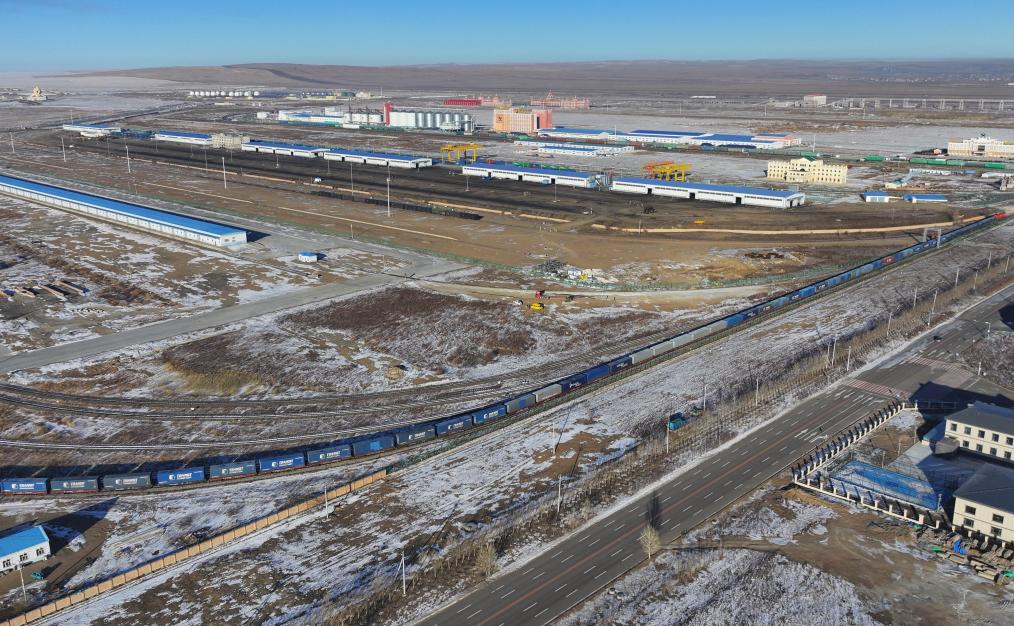 12.1满洲里铁路口岸今年过货量超2000万吨.jpg