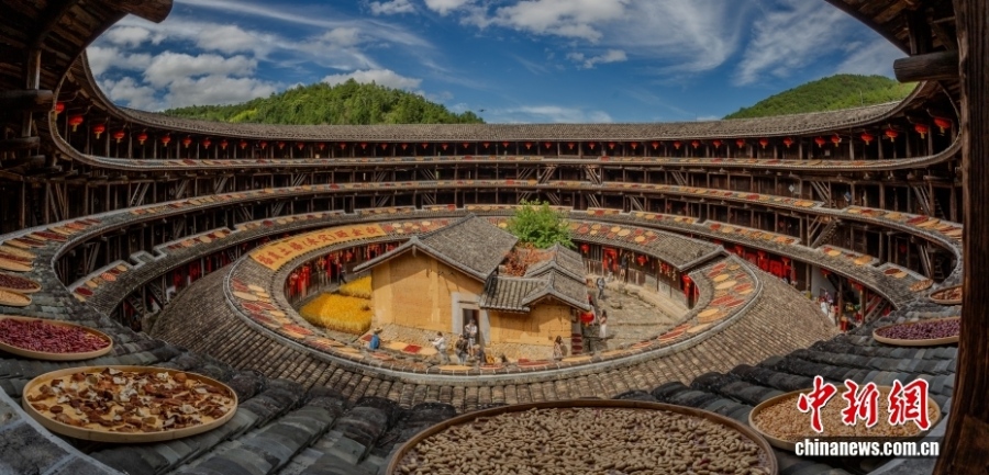 12.3中国福建省客家族传统土楼2.jpg