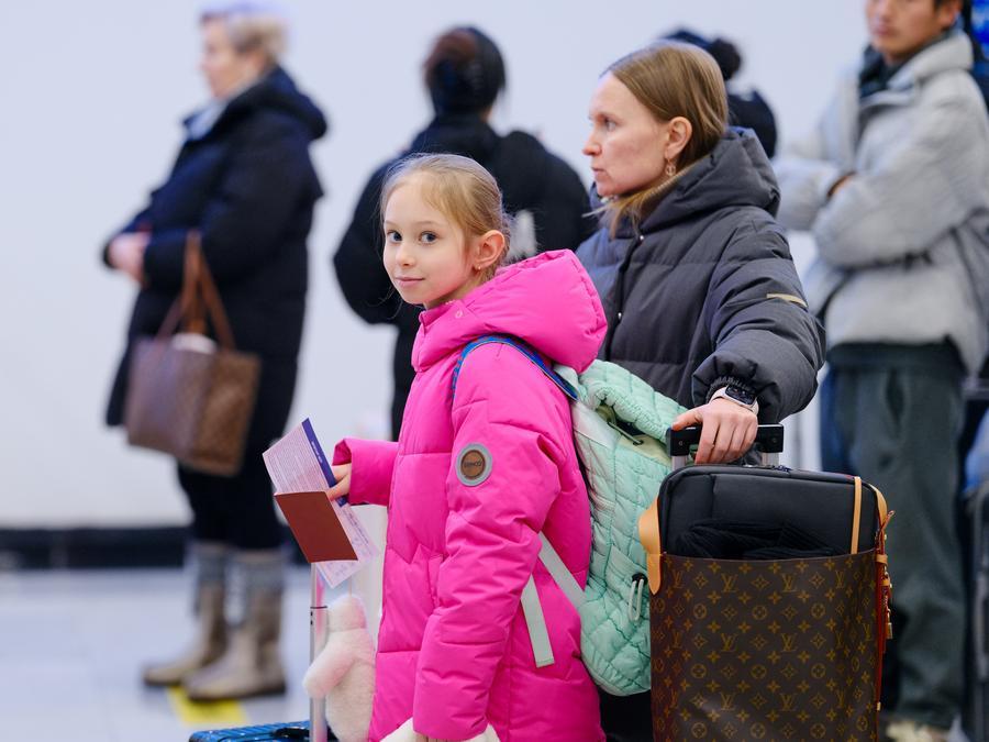 1.4中俄免签政策叠加冰雪旅游 满洲里入境游热度持续攀升.jpg