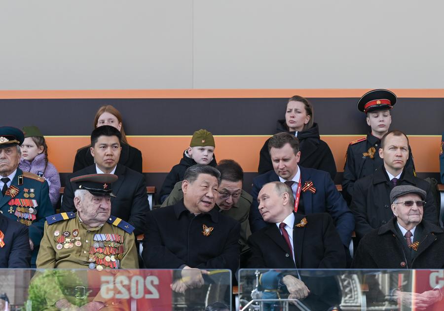 5.12习近平出席俄罗斯纪念苏联伟大卫国战争胜利80周年庆典2.jpg