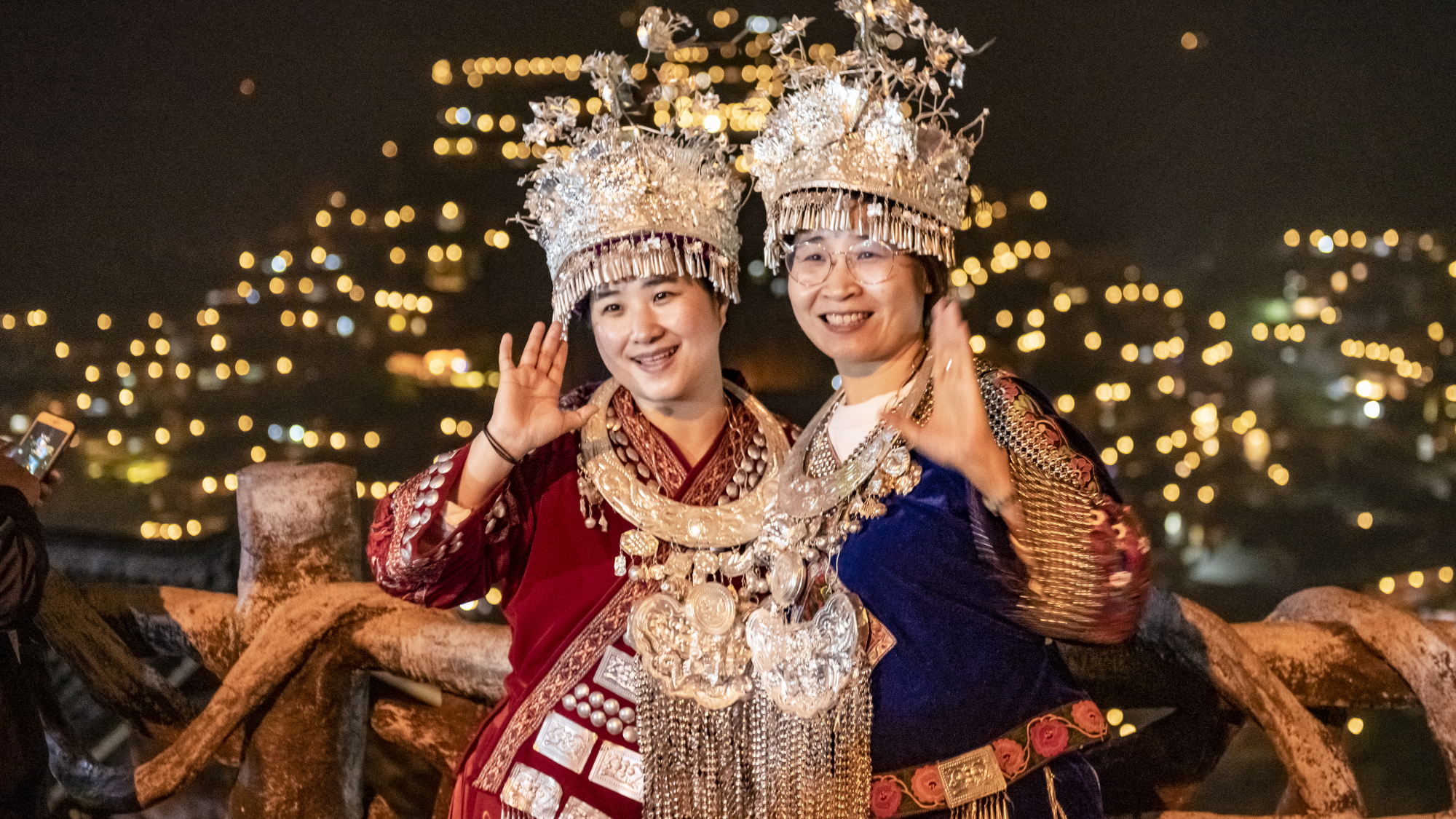 5.15西江边美丽的苗寨夜景5.jpg