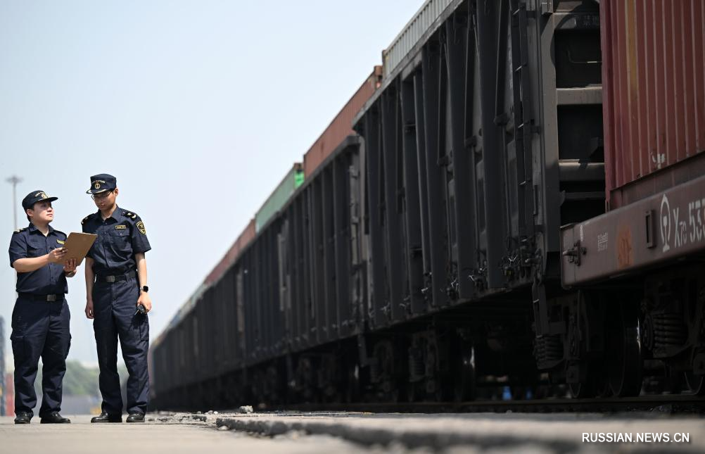 5.22中国天津港直达乌兹别克斯坦中亚班列发车1.jpg