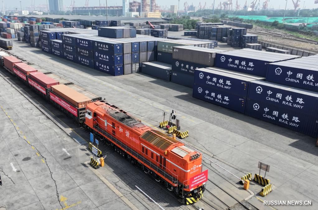 5.22中国天津港直达乌兹别克斯坦中亚班列发车4.jpg