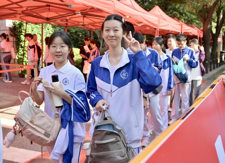 6.9科技护航与人文烛光1.jpg