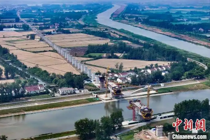 6.10中国中铁自主研发悬臂智慧造桥机成功投用8.png