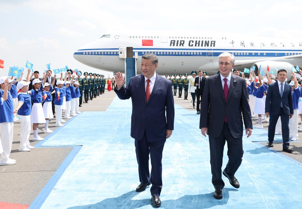 6.17习近平抵达阿斯塔纳出席第二届中国—中亚峰会2.jpeg