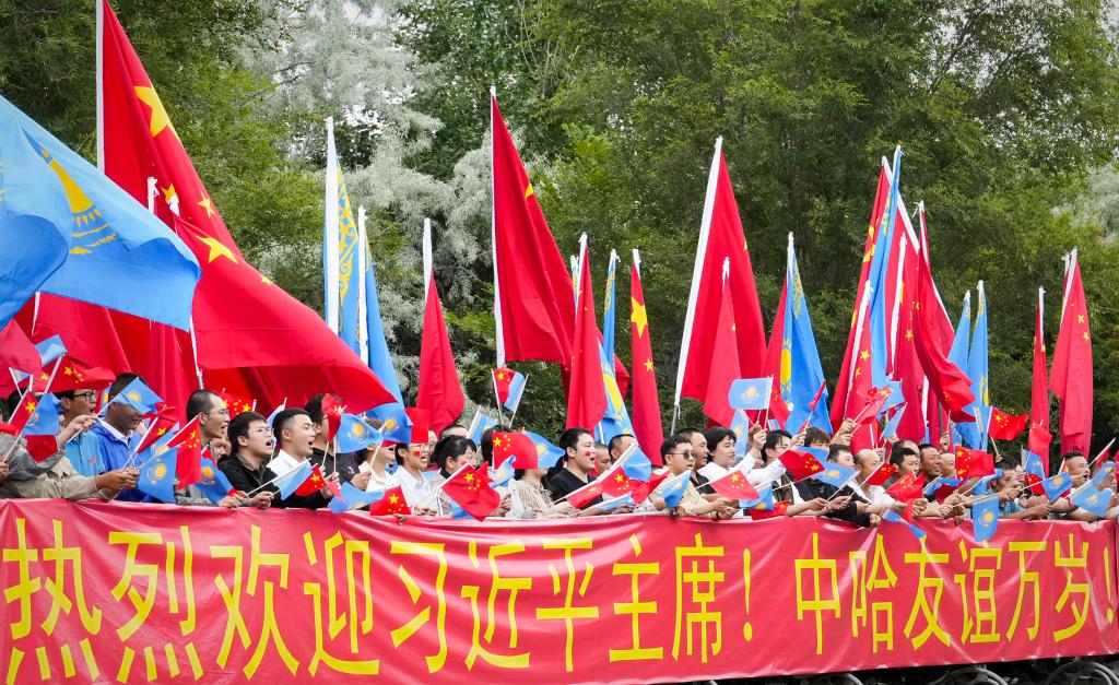 6.17习近平抵达阿斯塔纳出席第二届中国—中亚峰会11.jpeg