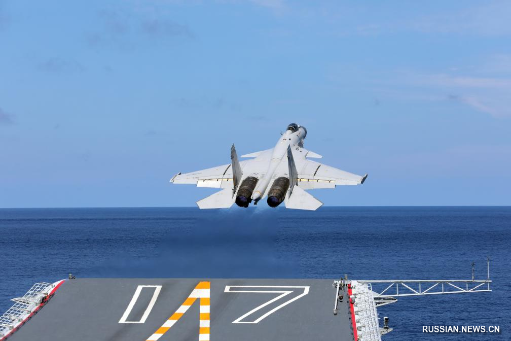 7.2双航母编队完成训练，返回母港7.jpg