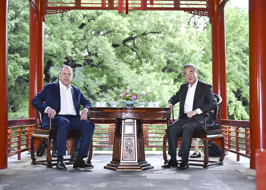 7.14王毅会见俄罗斯外长拉夫罗夫.jpeg