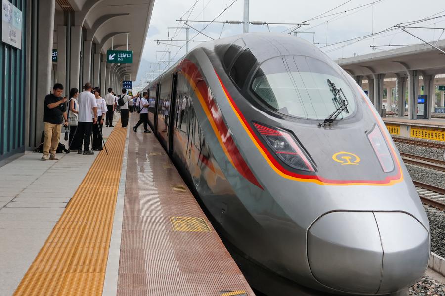 7.22中国交通新格局：十五万亿焕新途.jpg