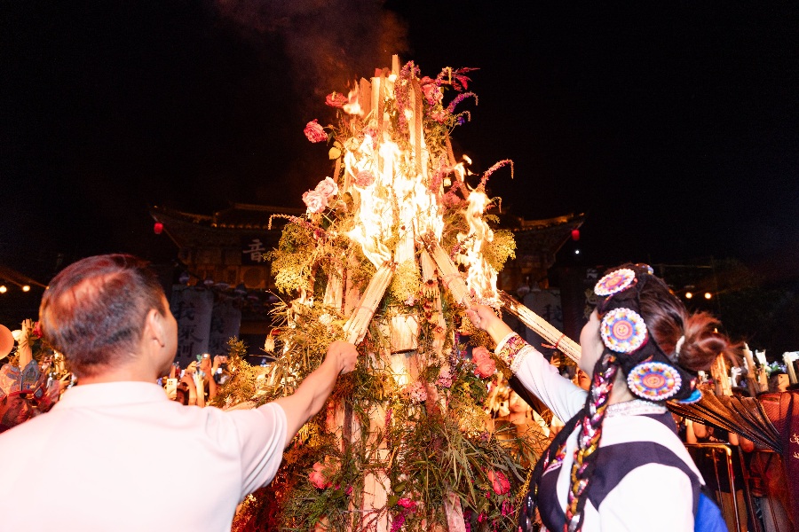 7.24云南巍山：多彩活动欢庆火把节1.jpg