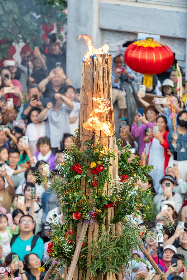 7.24云南巍山：多彩活动欢庆火把节2.jpg