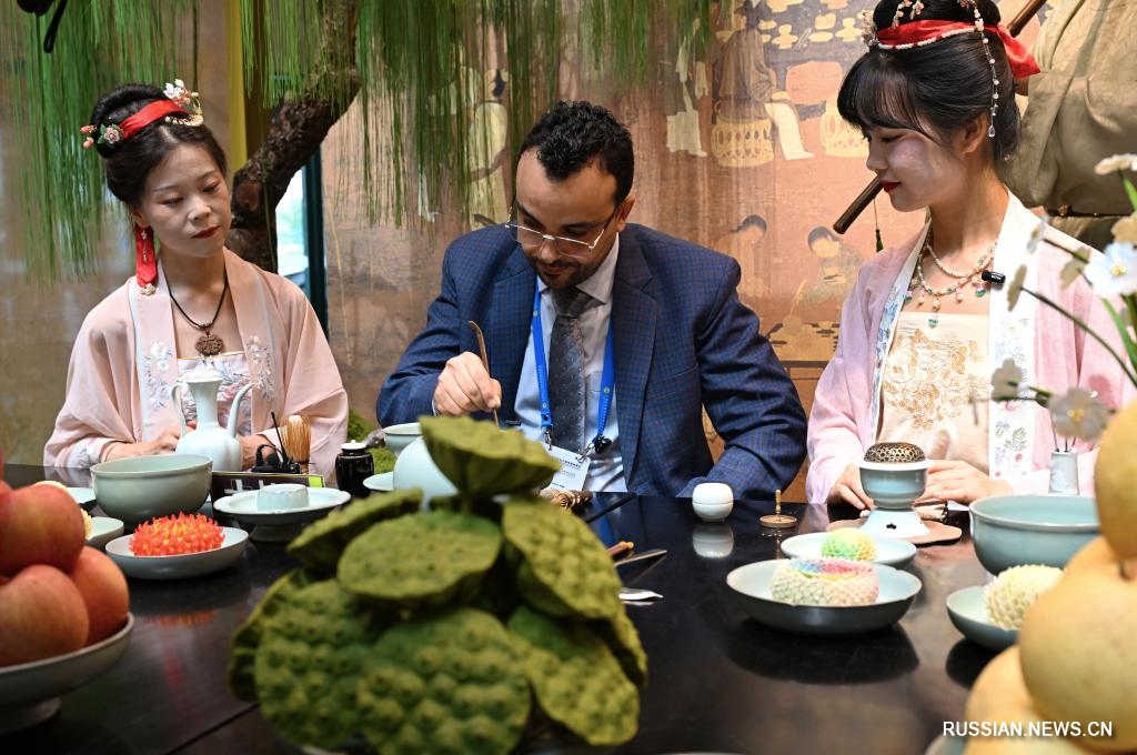 7.29上海合作组织媒体智库峰会代表体验中原文化2.jpg