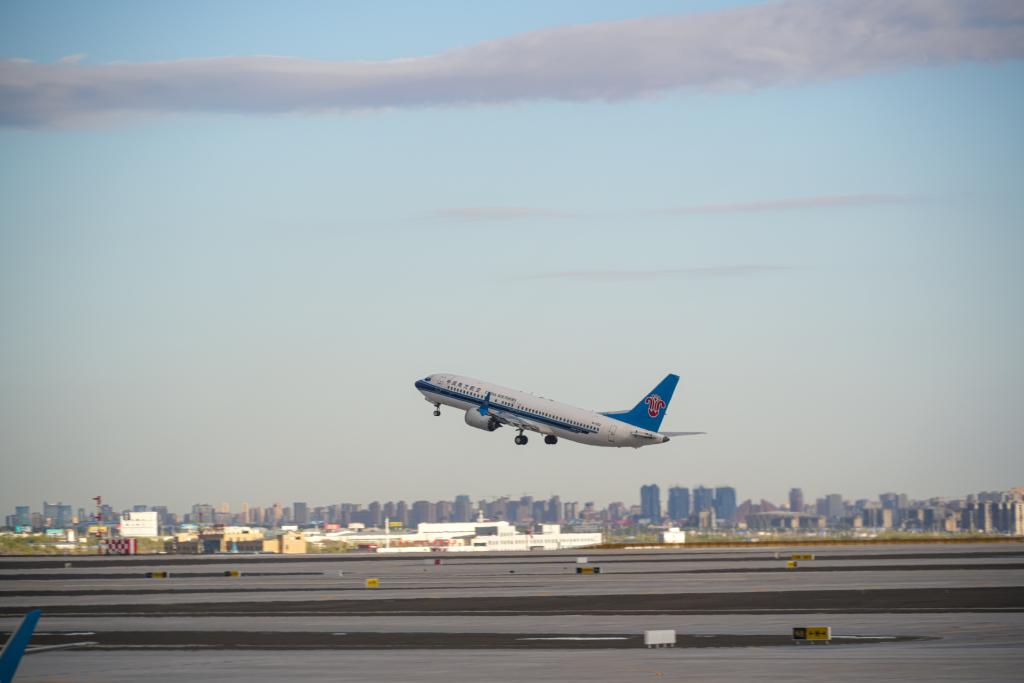 8.5空中新通道 我国首条直飞乌兹别克斯坦乌尔根奇国际货运航线开通.jpg