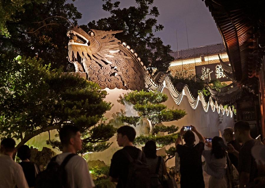8.11江南古典园林豫园首次开放公众夜游.jpg