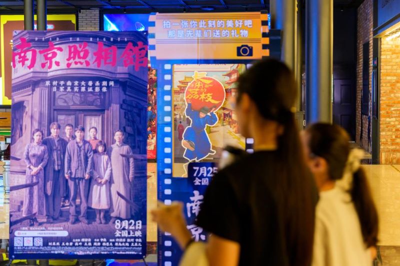 8.12超22亿，《南京照相馆》刷新中国影史暑期档历史片票房纪录.jpg