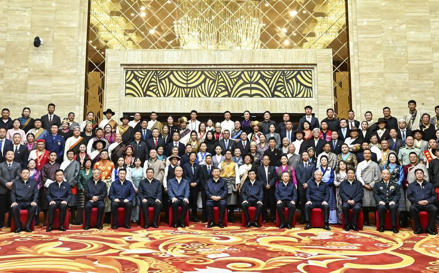 8.21习近平：全面贯彻新时代党的治藏方略 努力建设团结富裕文明和谐美丽的社会主义现代化新西藏1.jpg