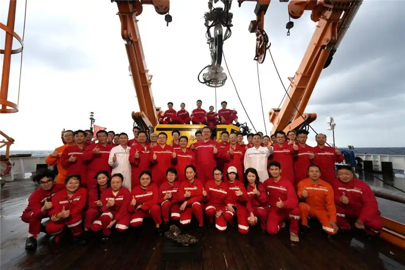 8.26我国自主研制的6000米级深海无人遥控潜水器“海琴”号在南海成功海试4.jpg