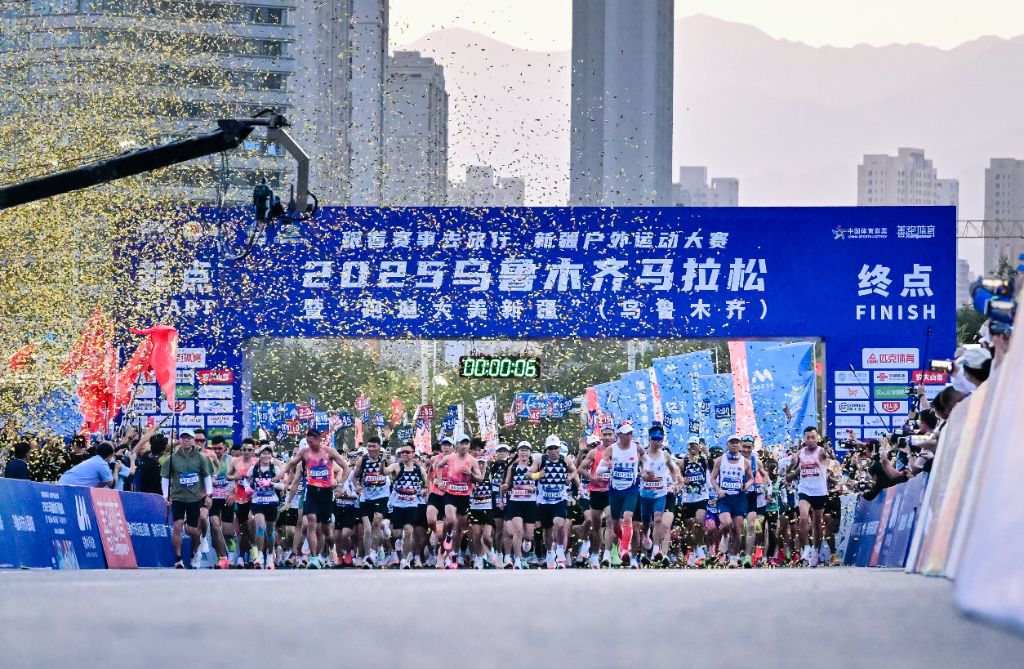 9.5追光丨天山下，万名跑者感受丝路新“脉动”2.png