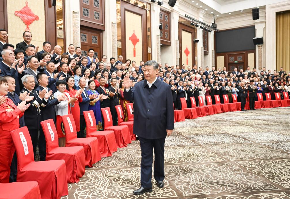 9.24习言道｜把祖国的新疆建设得越来越美好3.jpeg