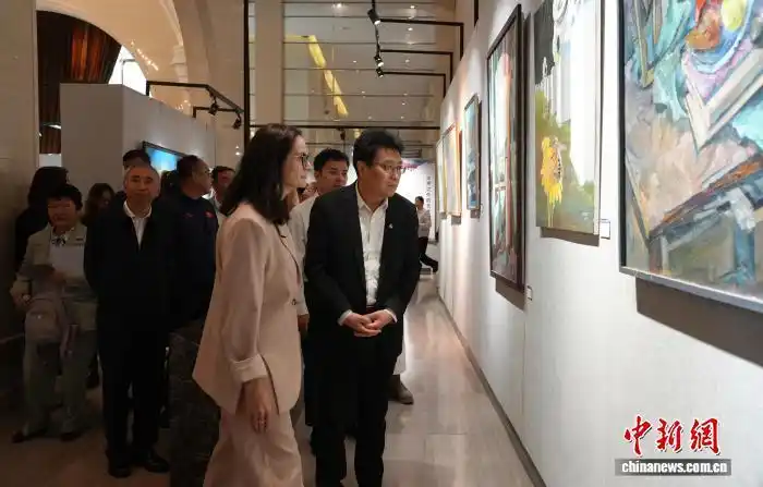 9.24中俄美术设计作品交流展哈尔滨启幕 推动两国人文交流.png