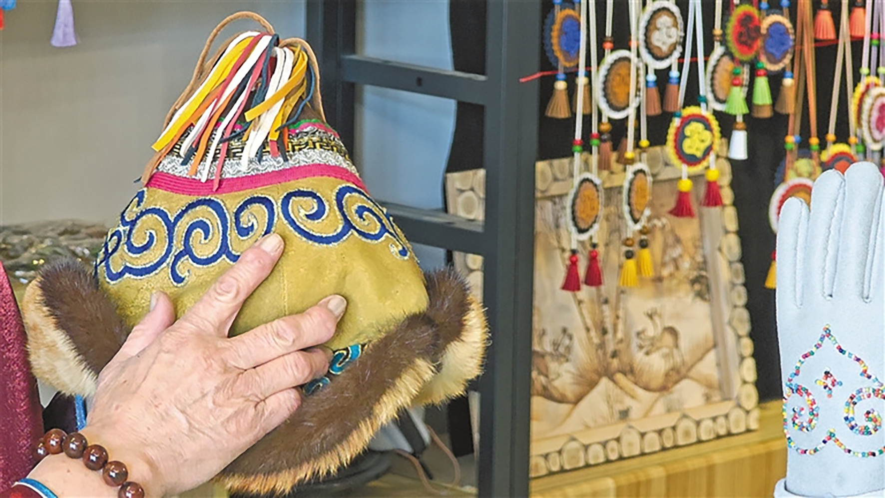 4.1 兽皮服饰历久远 03.jpg