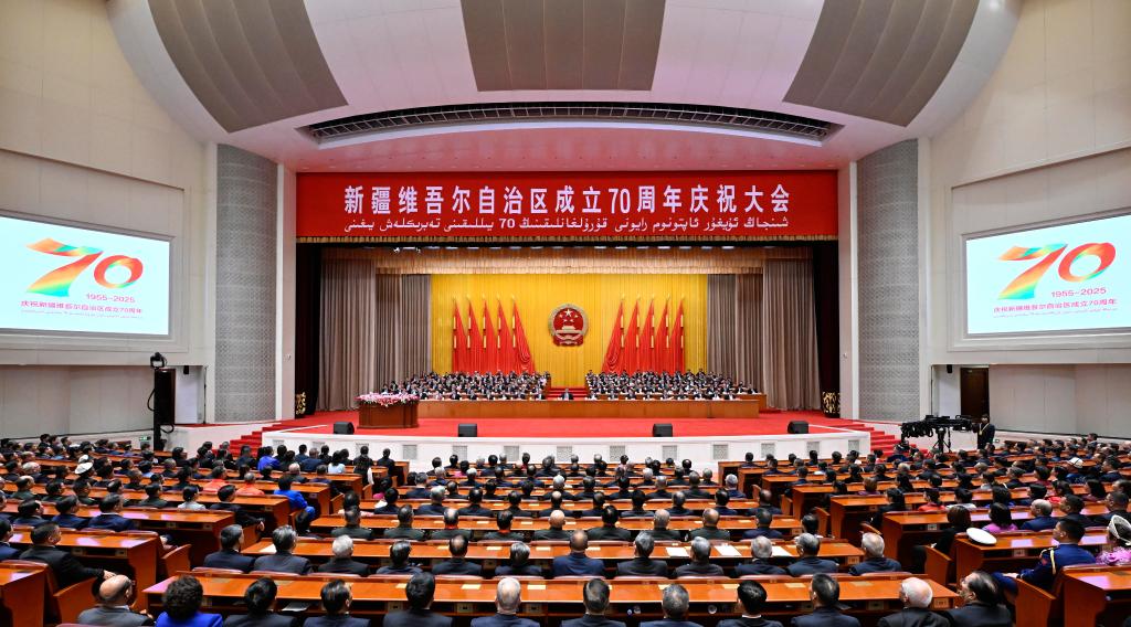 9.26新疆维吾尔自治区成立70周年庆祝大会隆重举行 习近平出席大会4.jpeg