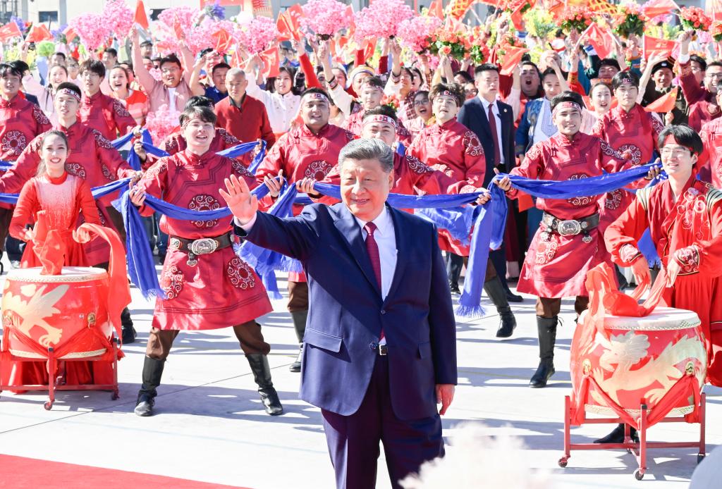 9.26习近平在出席新疆维吾尔自治区成立70周年庆祝活动后返回北京1.jpeg