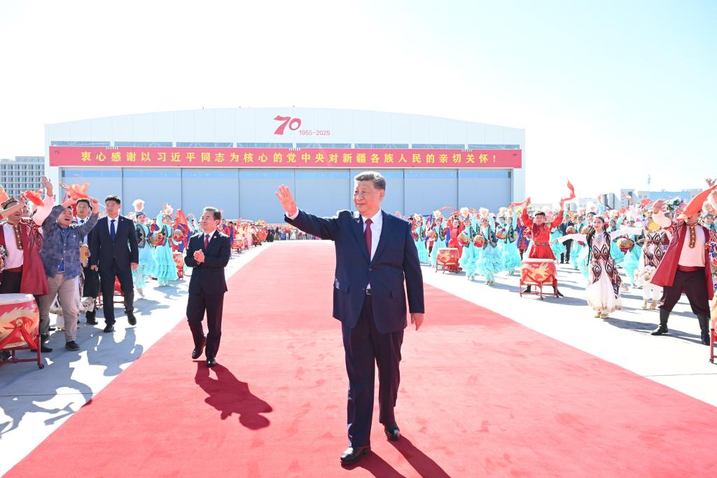 9.26习近平在出席新疆维吾尔自治区成立70周年庆祝活动后返回北京3.jpeg