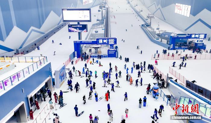 10.13华发深圳“全球最大”室内滑雪场开业，一场超百亿的冰雪豪赌5.jpg