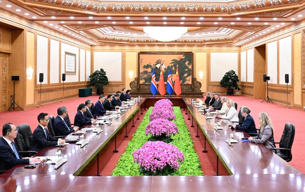 10.15习近平会见冰岛总统托马斯多蒂尔2.jpeg
