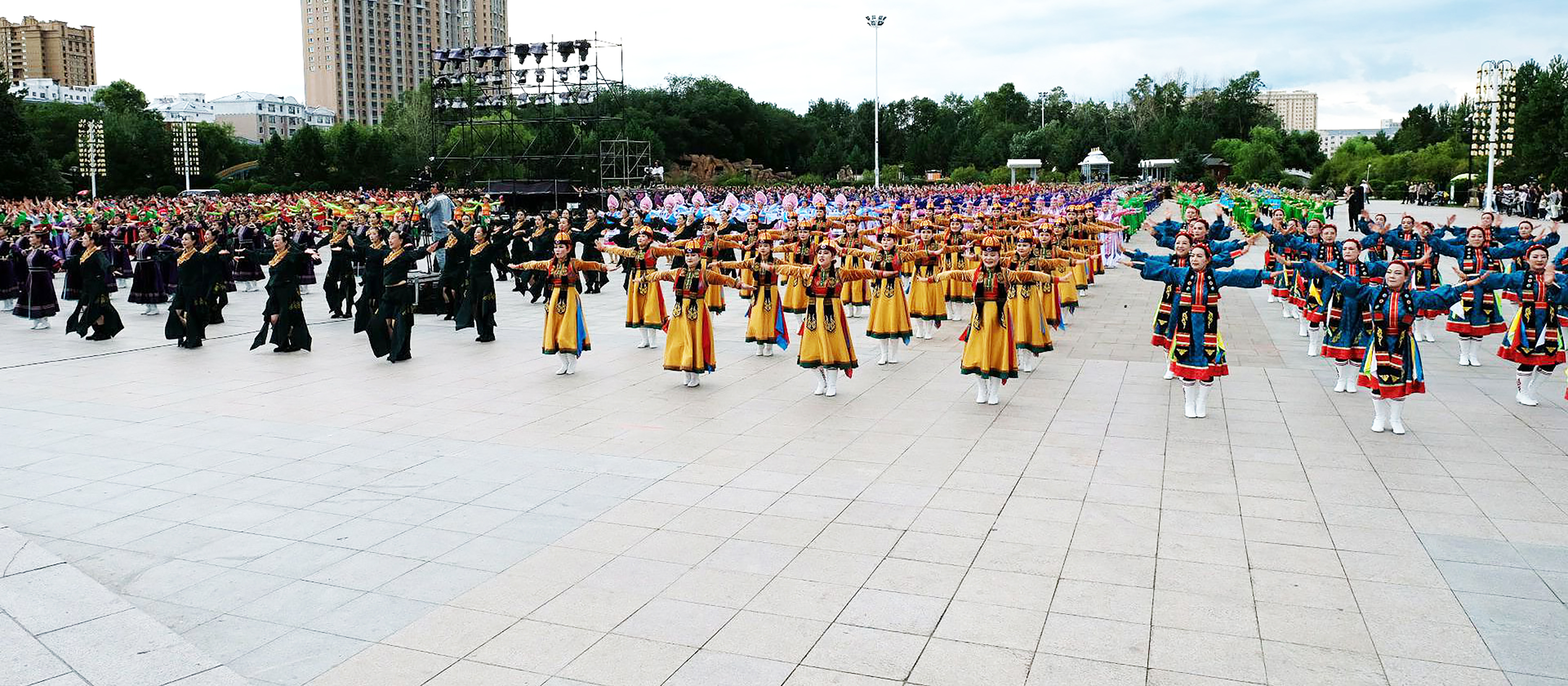 4.1 全区第七届广场舞大赛 02.jpg