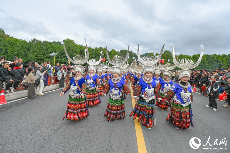 11.10雷山县龙头街道“苗年·蹦苗迪”精彩纷呈 全民共庆民族贺新年4.jpg