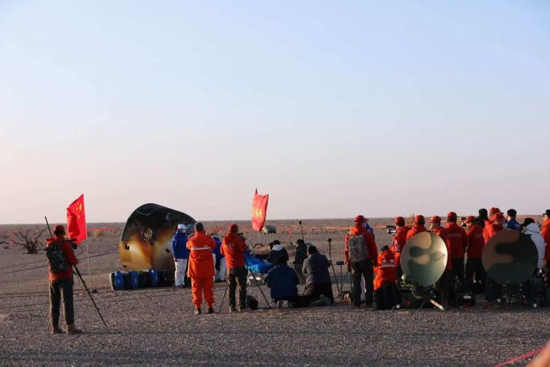 11.17天地共证 英雄荣归——在内蒙古额济纳迎接神舟二十号航天员乘组回家1.jpeg