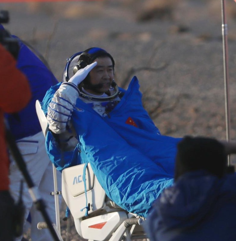 11.17天地共证 英雄荣归——在内蒙古额济纳迎接神舟二十号航天员乘组回家2.jpeg