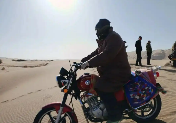 11.20驼铃声声踏沙行 阿拉善右旗骆驼冬季转场启幕5.png