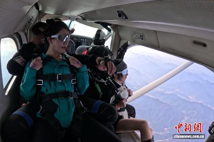 12.8建德航空小镇跳伞项目点燃冬季文旅消费6.jpeg