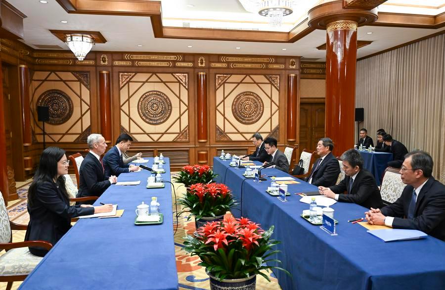 12.10何立峰会见美国科恩集团高级顾问艾伦时指出：中美应不断拉长合作清单 为两国经贸关系打开新的合作空间.jpeg