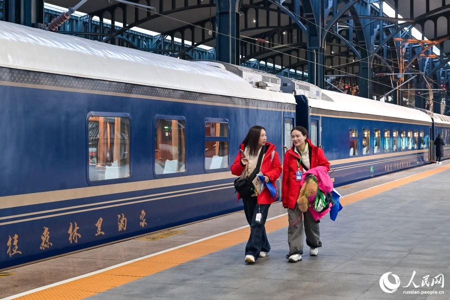 12.10伊春号-至尊亚雪”旅游专列首次“试跑”1.jpg