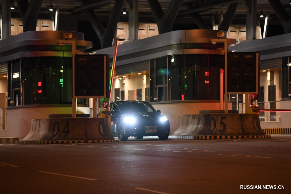 12.23“粤车南下”入境香港市区正式实施 粤港“双向奔赴”加速大湾区融合.jpg