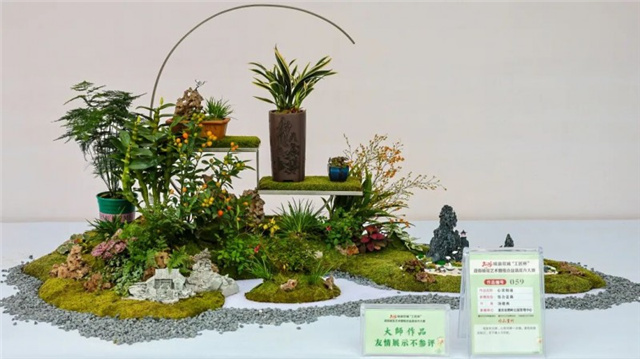 1.5成渝花艺大师同台“献技” 92件佳作亮相重庆动物园1.jpg