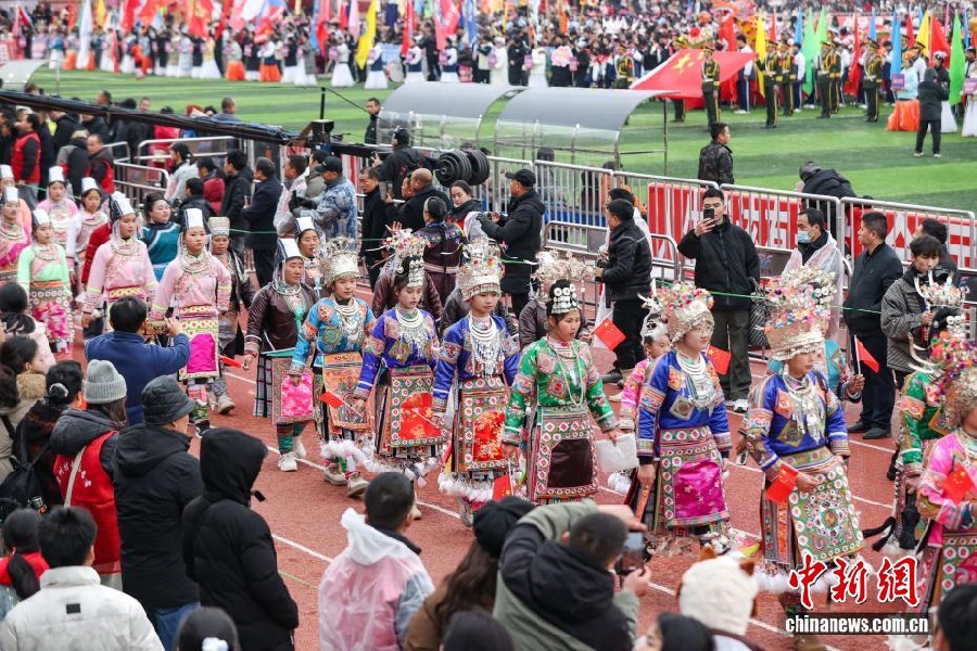 1.6第四届贵州“村超”开幕 “村晚”热闹非凡2.jpg