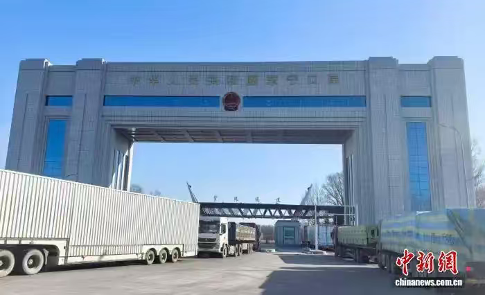 1.13东宁口岸进出口货运量首次突破100万吨.png