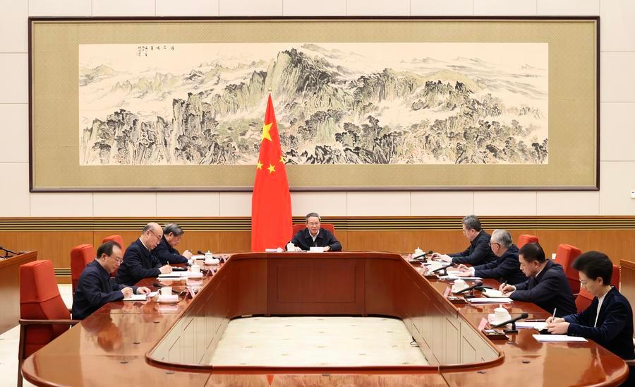 1.15李强主持召开国务院党组会议 学习贯彻习近平总书记在二十届中央纪委五次全会上的重要讲话和全会精神 丁薛祥出席.jpg