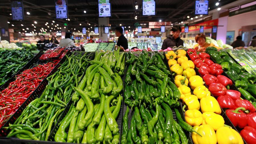 1.20 2025年社会消费品零售总额501202亿元 同比增长3.7%.jpeg