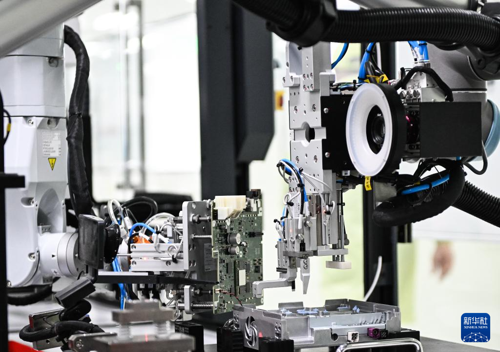 1.26 2025年我国制造业智能化绿色化加快发展.jpg