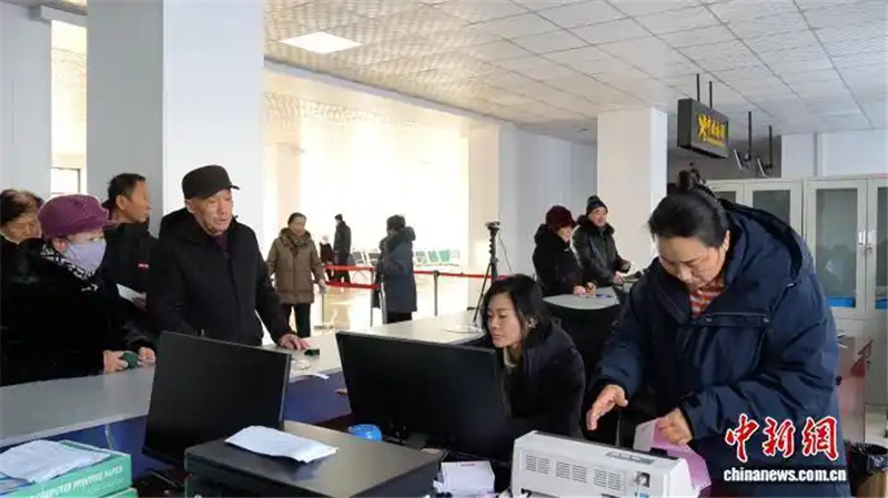 1.26俄罗斯水产品集中上市 同江边民互市贸易区交易火热1.jpg